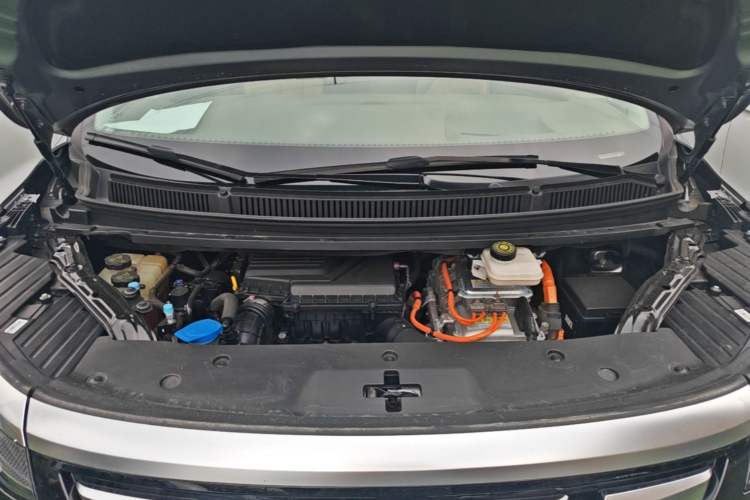 Used Denza D9 2022 DM-i 970 Four-Wheel Drive Prestige Model Engine Bay