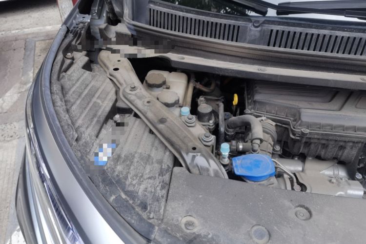 Used Denza D9 2022 DM-i 1040 Prestige Model Engine Bay Right