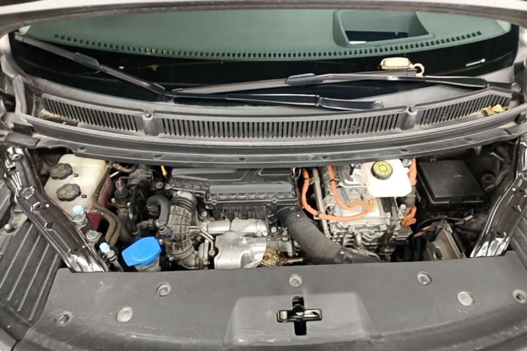 Used Denza D9 2022 DM-i 970 Four-Wheel Drive Flagship Model Engine Bay
