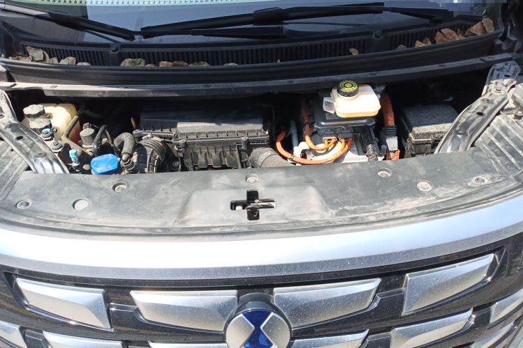 Used Denza D9 2022 DM-i 1040 Prestige Model Engine Bay