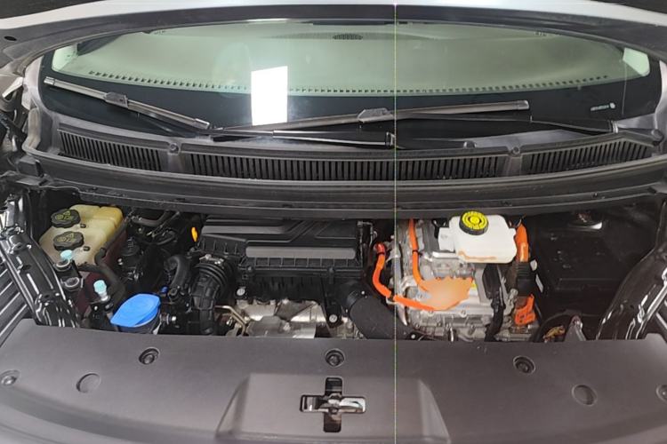 Used Denza D9 2022 DM-i 1040 Prestige Model Engine Bay