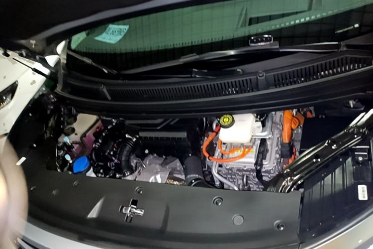 Used Denza D9 2022 DM-i 970 Four-Wheel Drive Flagship Model Engine Bay