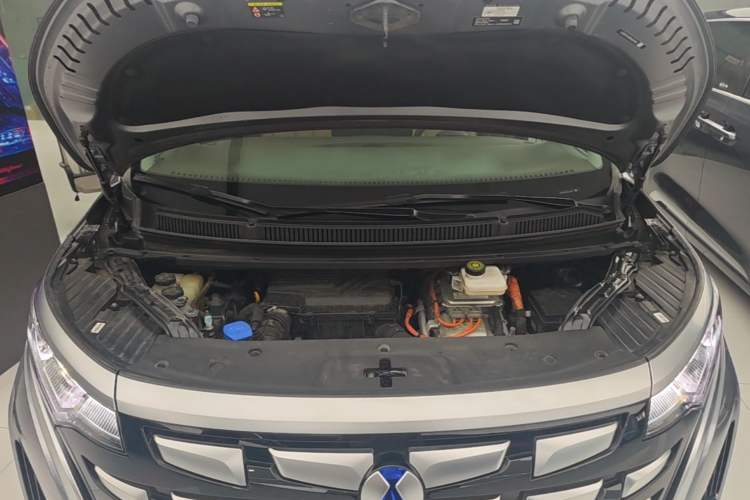 Used Denza D9 2022 DM-i 1040 Prestige Model Engine Bay