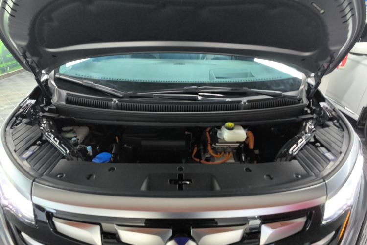 Used Denza D9 2022 DM-i 970 Four-Wheel Drive Prestige Model Engine Bay