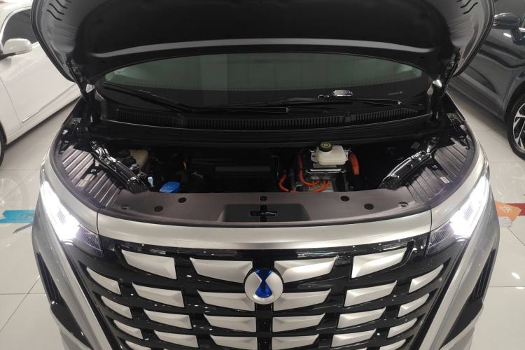 Used Denza D9 2022 DM-i 1040 Prestige Model Engine Bay