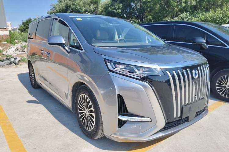Used Denza D9 2022 EV 600 Four-Wheel Drive Flagship Model Exterior 1