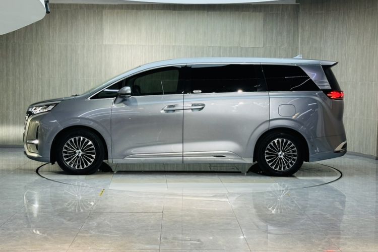 Used Denza D9 2022 DM-i 970 Four-Wheel Drive Flagship Model Exterior 2
