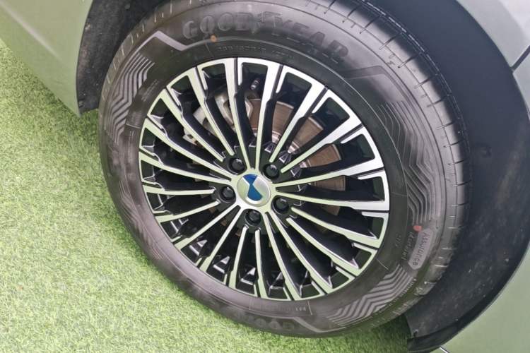 Used Denza D9 2022 DM-i 970 Four-Wheel Drive Prestige Model Exterior 5