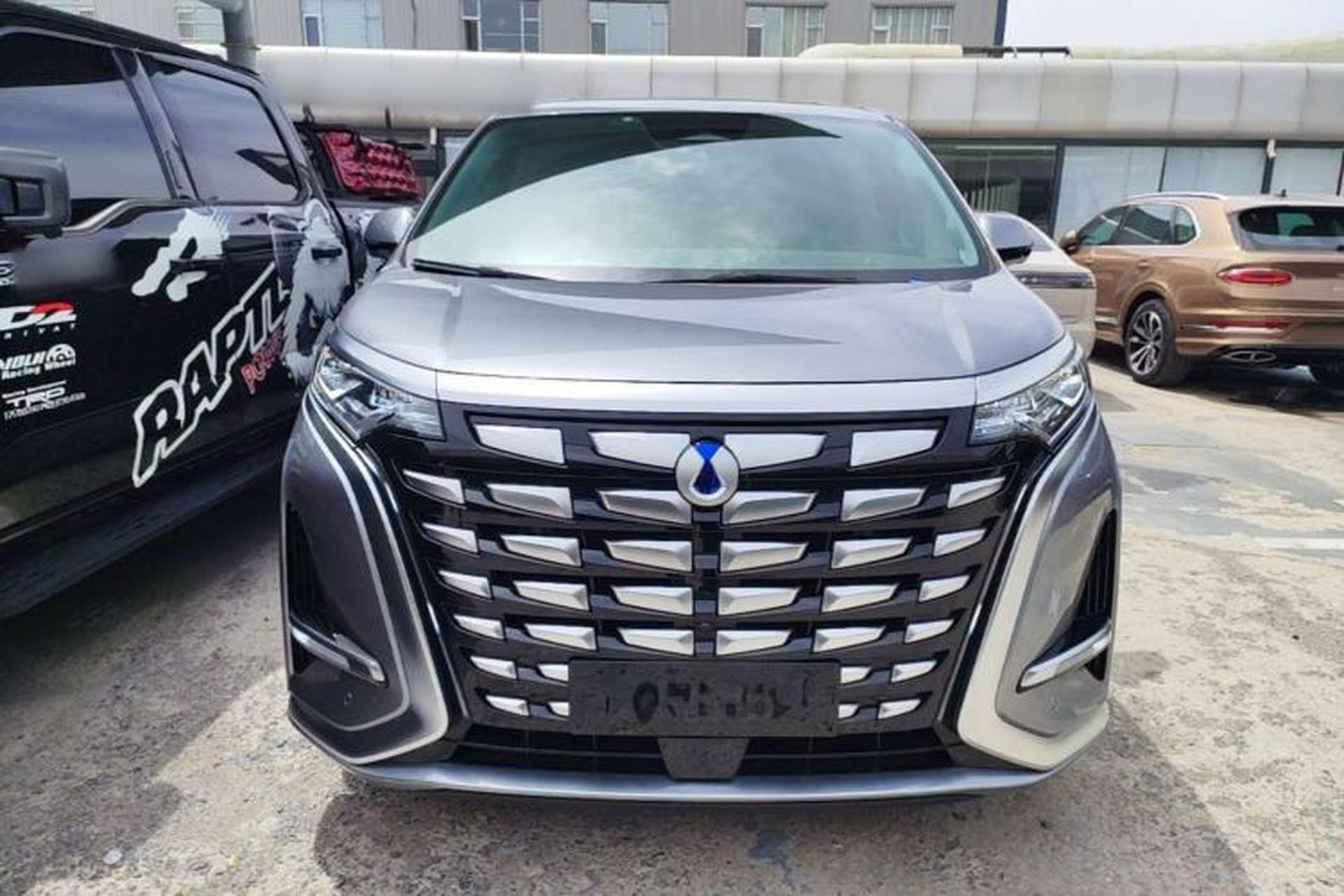 Used Denza D9 2022 DM-i 970 Four-Wheel Drive Flagship Model Front