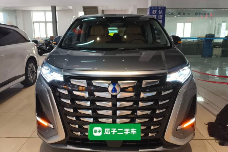 Used Denza D9 2022 DM-i 1040 Prestige Model Front