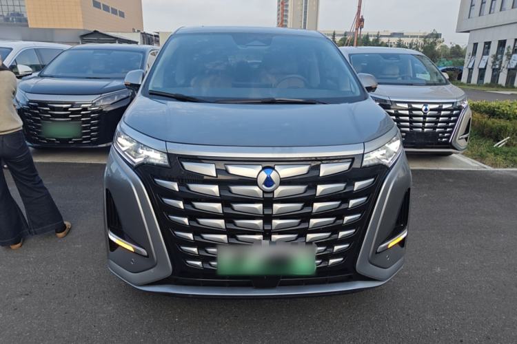 Used Denza D9 2022 DM-i 945 Luxury Model Front