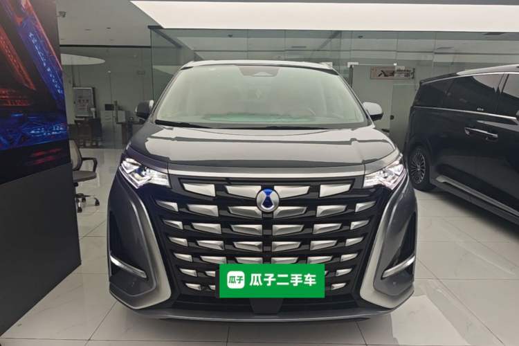 Used Denza D9 2022 DM-i 1040 Prestige Model Front