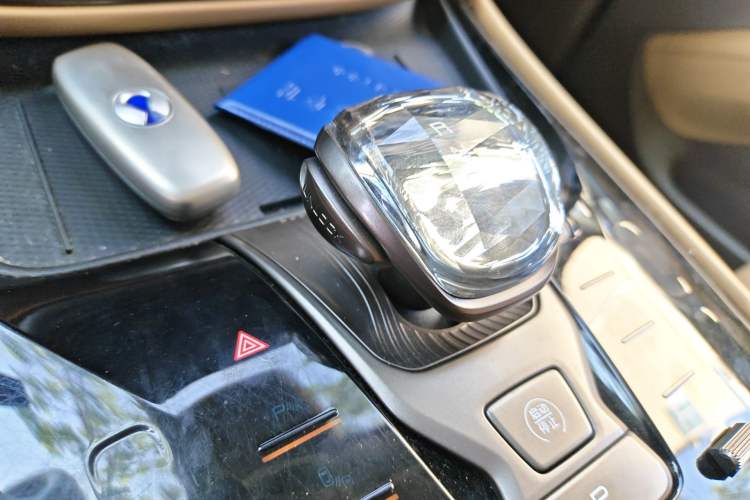 Used Denza D9 2022 DM-i 1040 Prestige Model Gear Lever