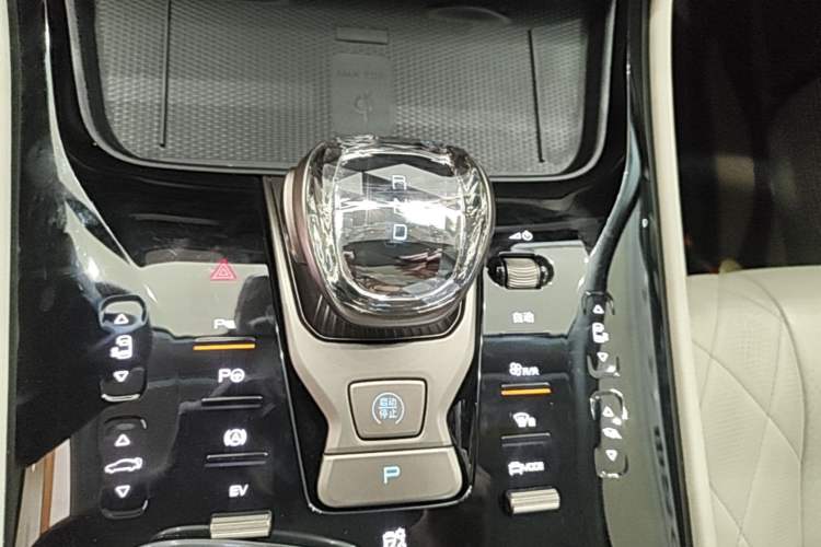 Used Denza D9 2022 DM-i 970 Four-Wheel Drive Flagship Model Gear Lever