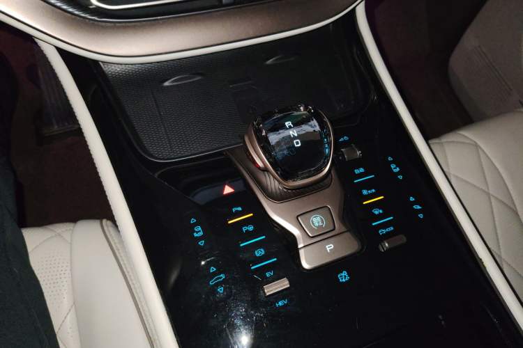 Used Denza D9 2022 DM-i 970 Four-Wheel Drive Flagship Model Gear Lever