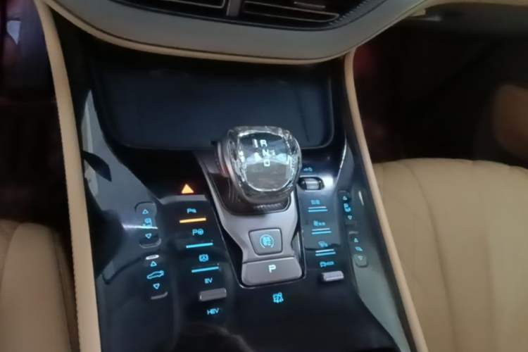 Used Denza D9 2022 DM-i 970 Four-Wheel Drive Flagship Model Gear Lever