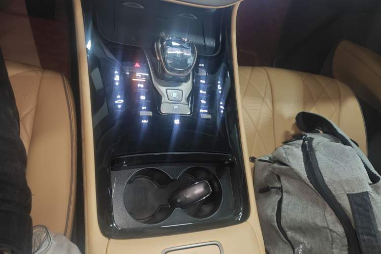 Used Denza D9 2022 DM-i 970 Four-Wheel Drive Flagship Model Gear Lever
