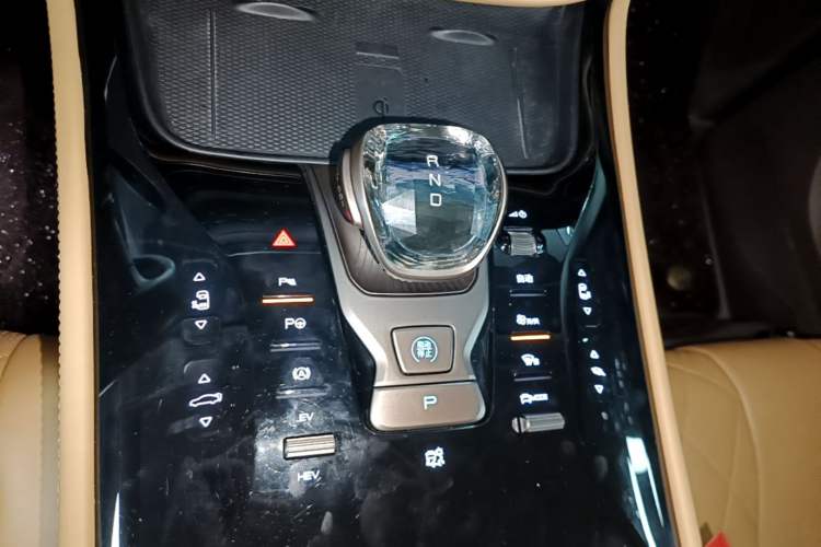 Used Denza D9 2022 DM-i 970 Four-Wheel Drive Flagship Model Gear Lever