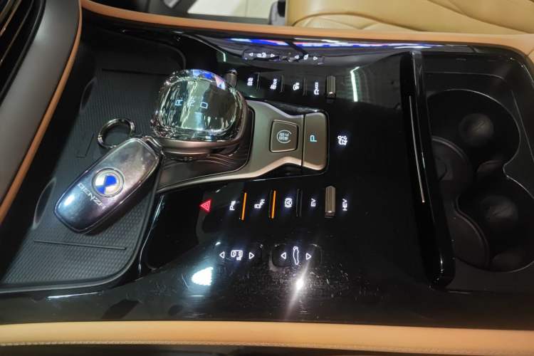 Used Denza D9 2022 DM-i 970 Four-Wheel Drive Prestige Model Gear Lever