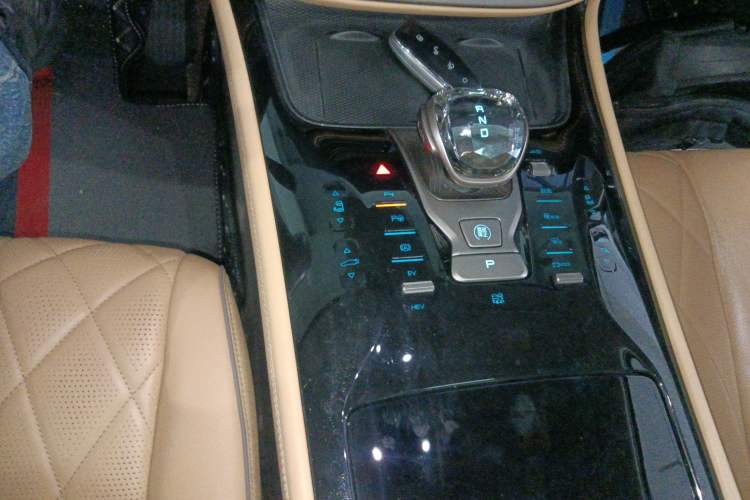 Used Denza D9 2022 DM-i 970 Four-Wheel Drive Flagship Model Gear Lever