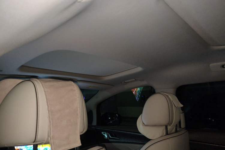 Used Denza D9 2022 DM-i 1040 Prestige Model Headliner