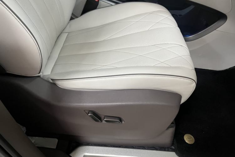Used Denza D9 2022 DM-i 970 Four-Wheel Drive Flagship Model Interior 10