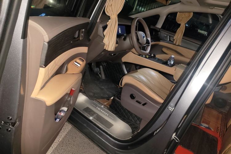 Used Denza D9 2022 DM-i 970 Four-Wheel Drive Prestige Model Interior 2