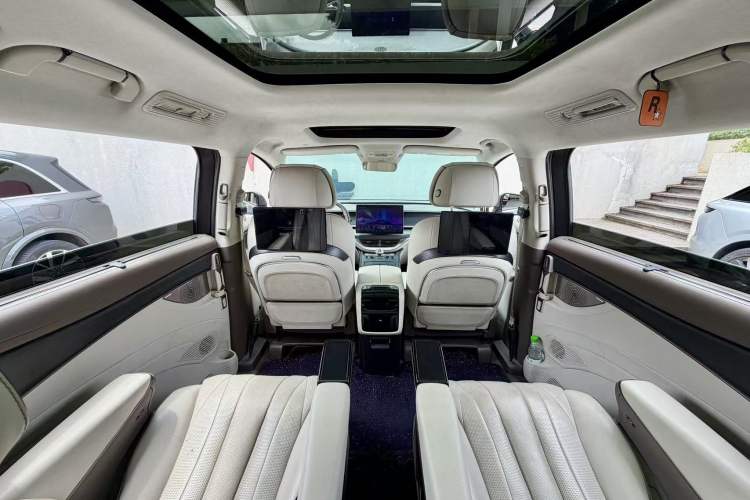 Used Denza D9 2022 DM-i 970 Four-Wheel Drive Flagship Model Interior 2