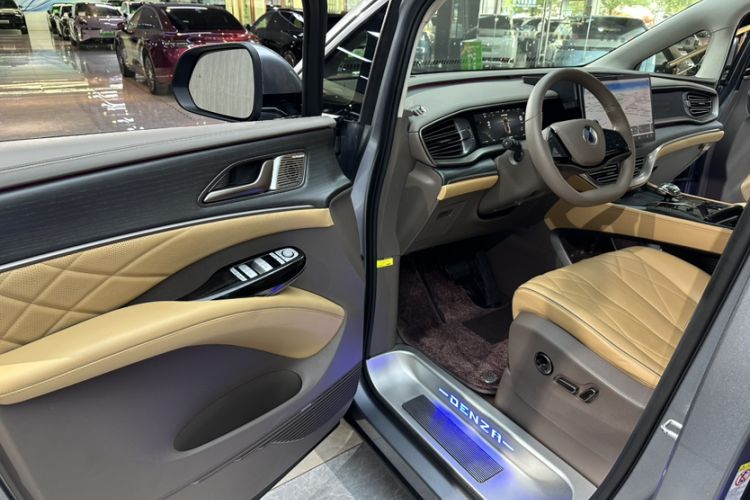 Used Denza D9 2022 DM-i 970 Four-Wheel Drive Flagship Model Interior 2