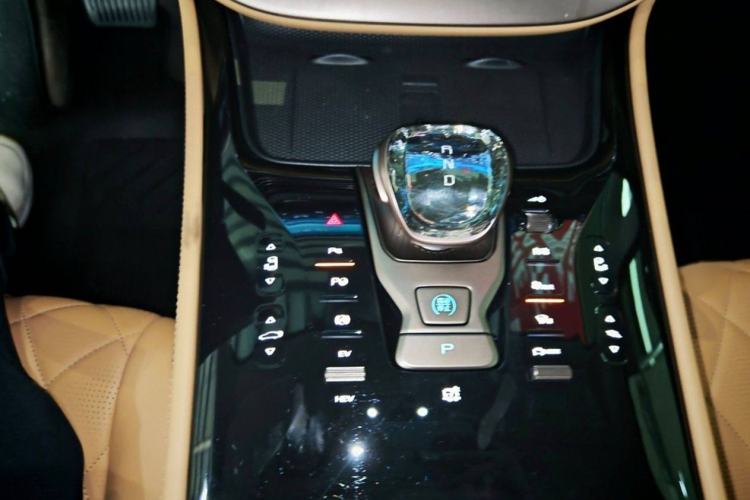 Used Denza D9 2022 DM-i 970 Four-Wheel Drive Flagship Model Interior 3