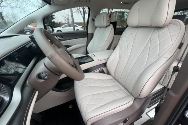 Used Denza D9 2022 DM-i 970 Four-Wheel Drive Flagship Model Interior 4