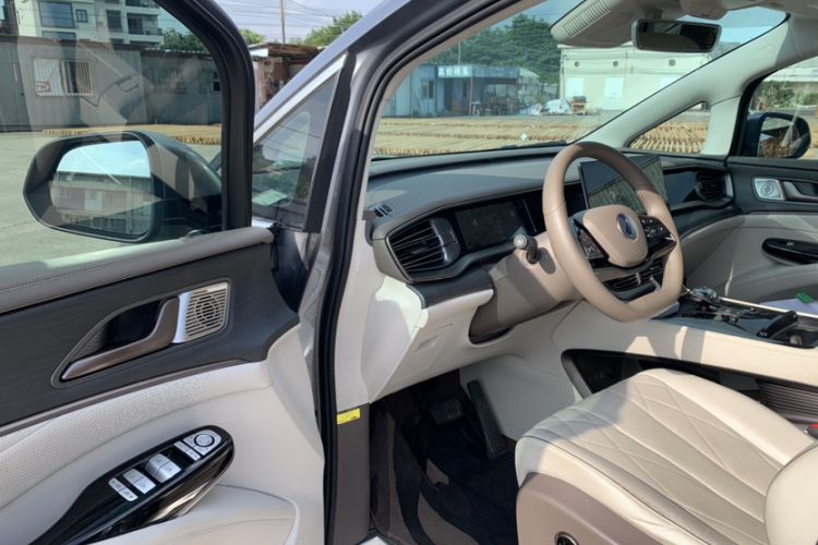 Used Denza D9 2022 DM-i 970 Four-Wheel Drive Flagship Model Interior 4