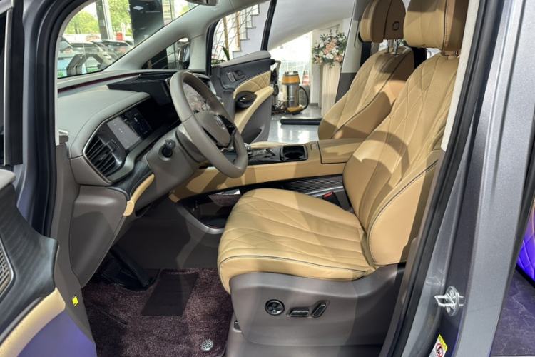 Used Denza D9 2022 DM-i 970 Four-Wheel Drive Flagship Model Interior 6