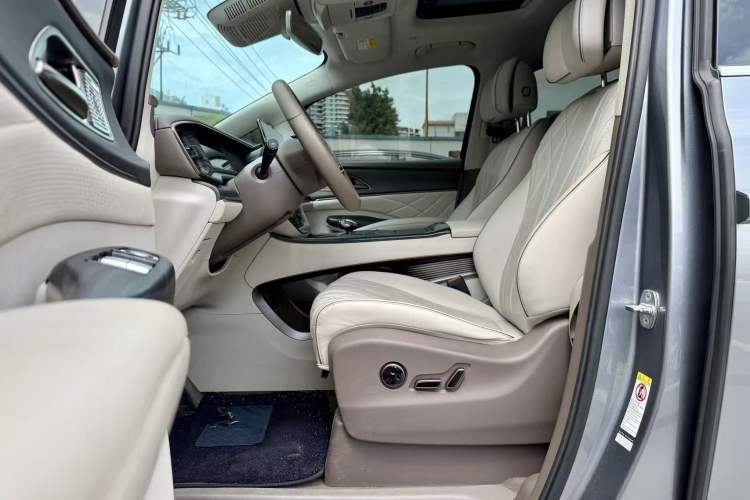 Used Denza D9 2022 DM-i 970 Four-Wheel Drive Flagship Model Interior 8