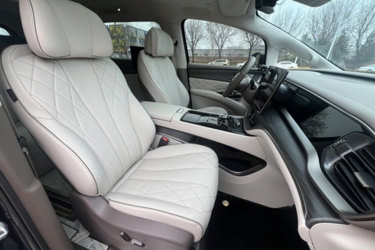 Used Denza D9 2022 DM-i 970 Four-Wheel Drive Flagship Model Interior 9