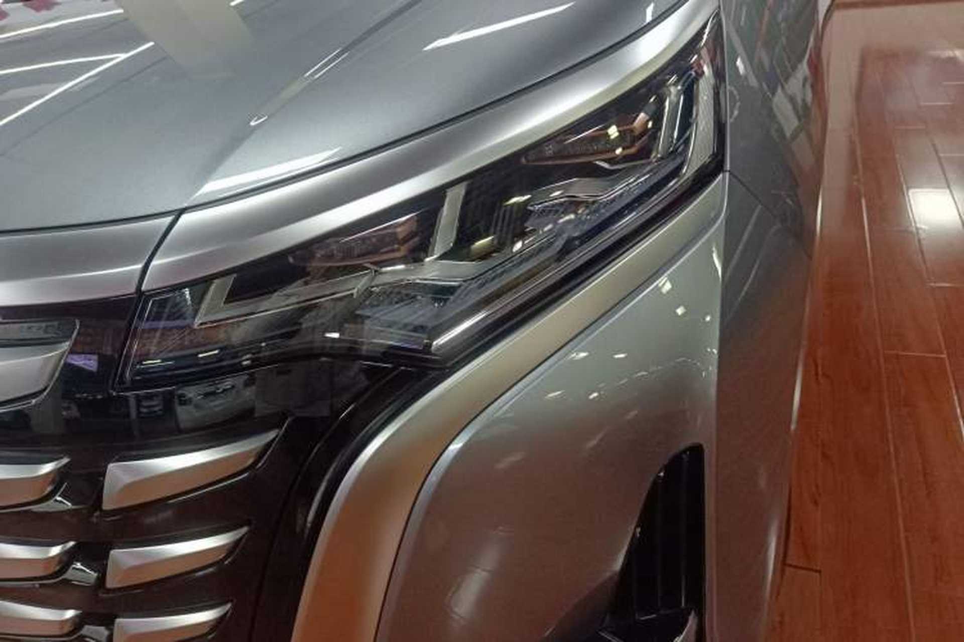 Used Denza D9 2022 DM-i 970 Four-Wheel Drive Prestige Model Left Front Headlight