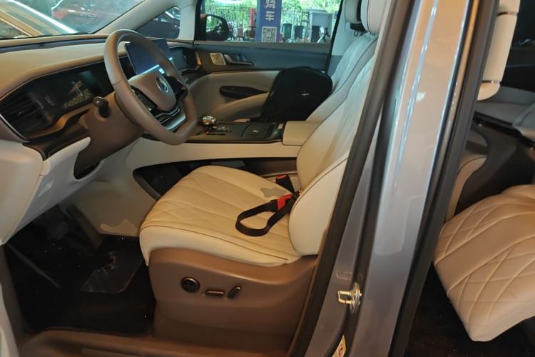 Used Denza D9 2022 DM-i 970 Four-Wheel Drive Flagship Model Left Front Seat