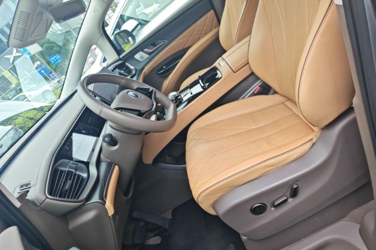 Used Denza D9 2022 DM-i 970 Four-Wheel Drive Prestige Model Left Front Seat