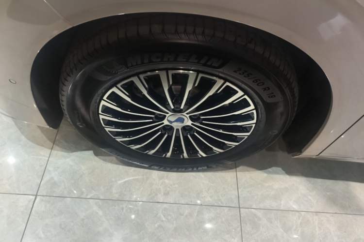 Used Denza D9 2022 DM-i 970 Four-Wheel Drive Flagship Model Left Front Wheel Hub