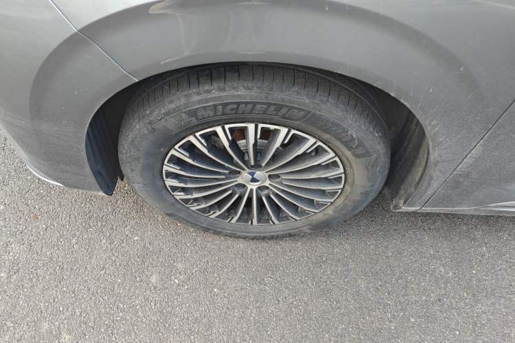 Used Denza D9 2022 DM-i 945 Luxury Model Left Front Wheel Hub