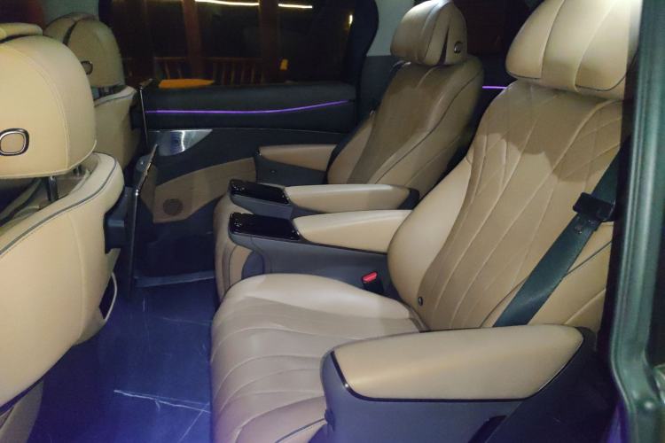 Used Denza D9 2022 DM-i 970 Four-Wheel Drive Flagship Model Left Rear Seat