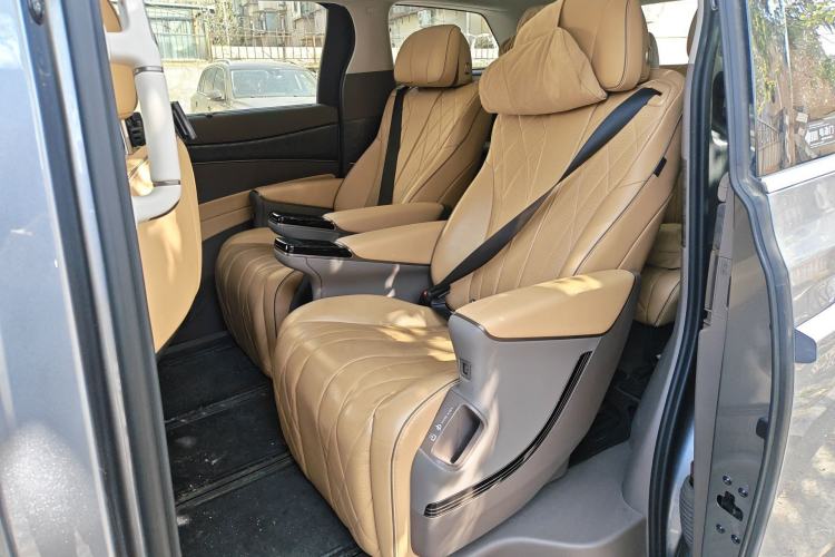 Used Denza D9 2022 DM-i 1040 Prestige Model Left Rear Seat