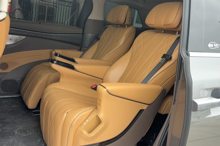 Used Denza D9 2022 DM-i 1040 Prestige Model Left Rear Seat