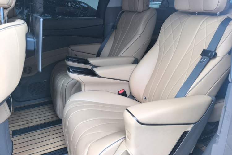 Used Denza D9 2022 DM-i 970 Four-Wheel Drive Prestige Model Left Rear Seat