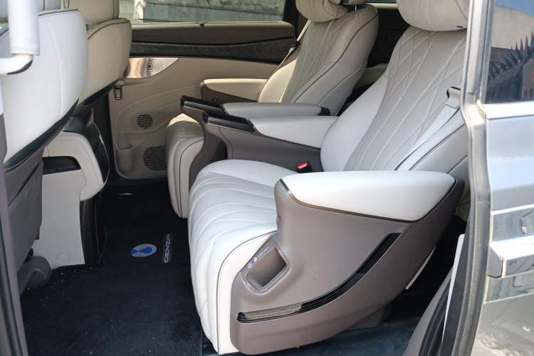 Used Denza D9 2022 DM-i 1040 Prestige Model Left Rear Seat