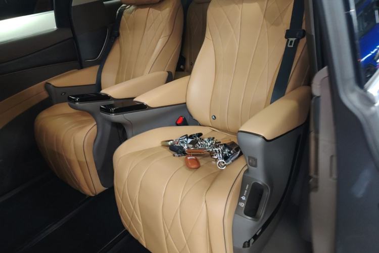 Used Denza D9 2022 DM-i 970 Four-Wheel Drive Prestige Model Left Rear Seat