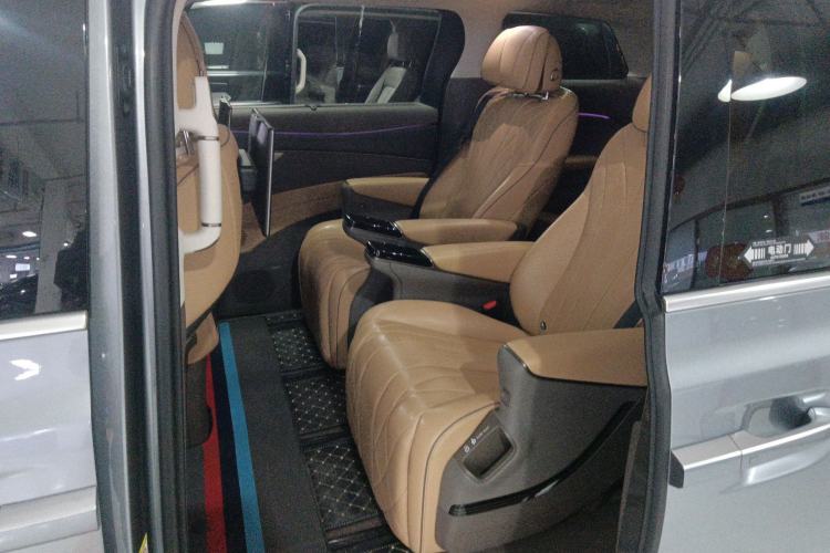 Used Denza D9 2022 DM-i 970 Four-Wheel Drive Flagship Model Left Rear Seat
