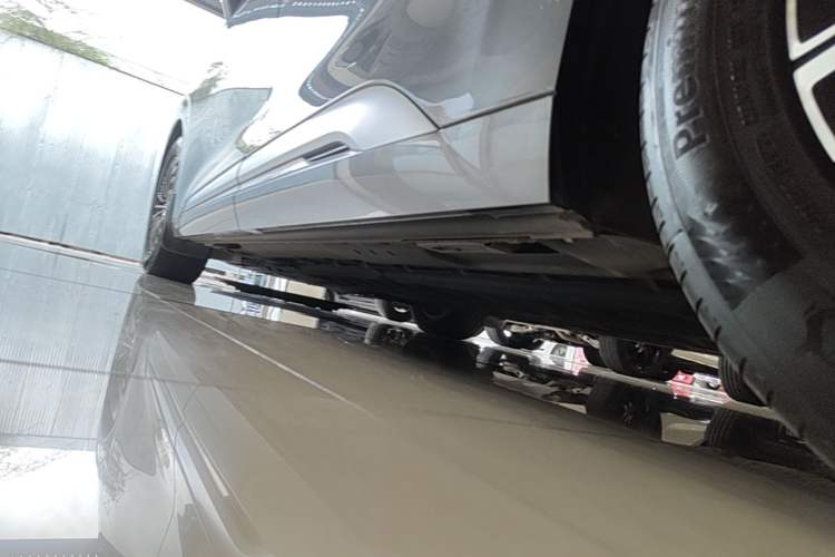 Used Denza D9 2022 DM-i 970 Four-Wheel Drive Flagship Model Left Side Sill