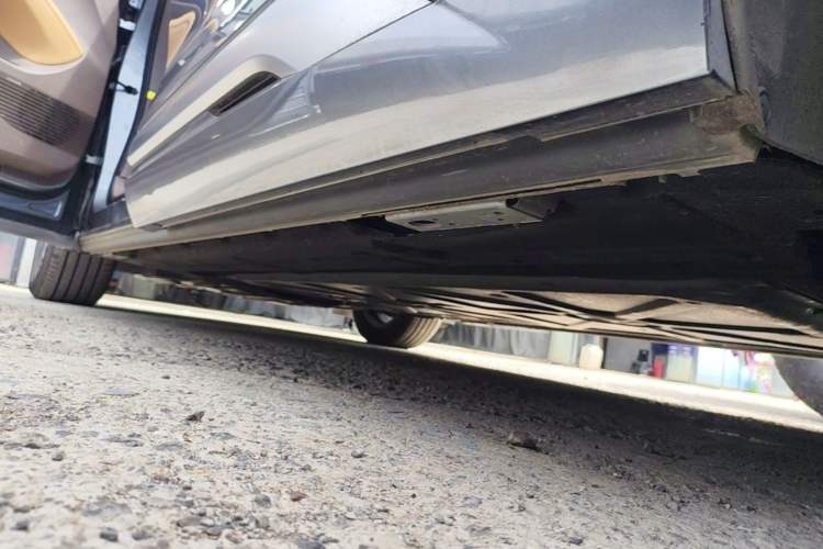 Used Denza D9 2022 DM-i 970 Four-Wheel Drive Flagship Model Left Side Sill