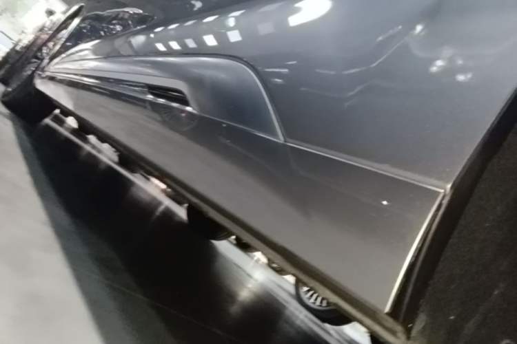 Used Denza D9 2022 DM-i 970 Four-Wheel Drive Flagship Model Left Side Sill